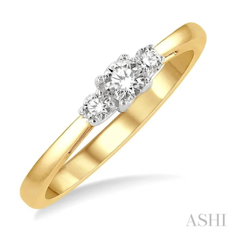 1/4 Ctw Round Cut Diamond Three-Stone Ring in 14K Yellow and White Gold