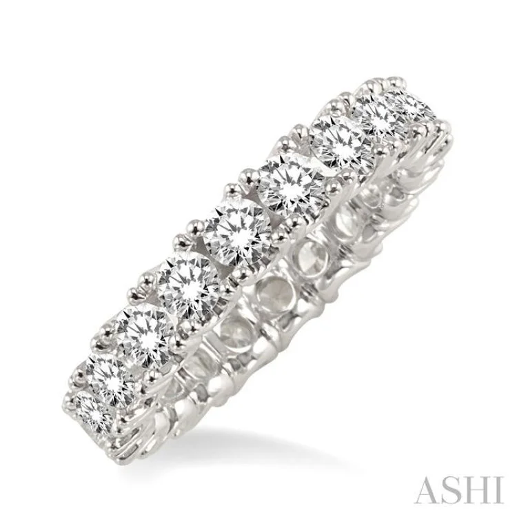 2 1/2 Ctw Round Cut Diamond Eternity Wedding Band in 14K White Gold