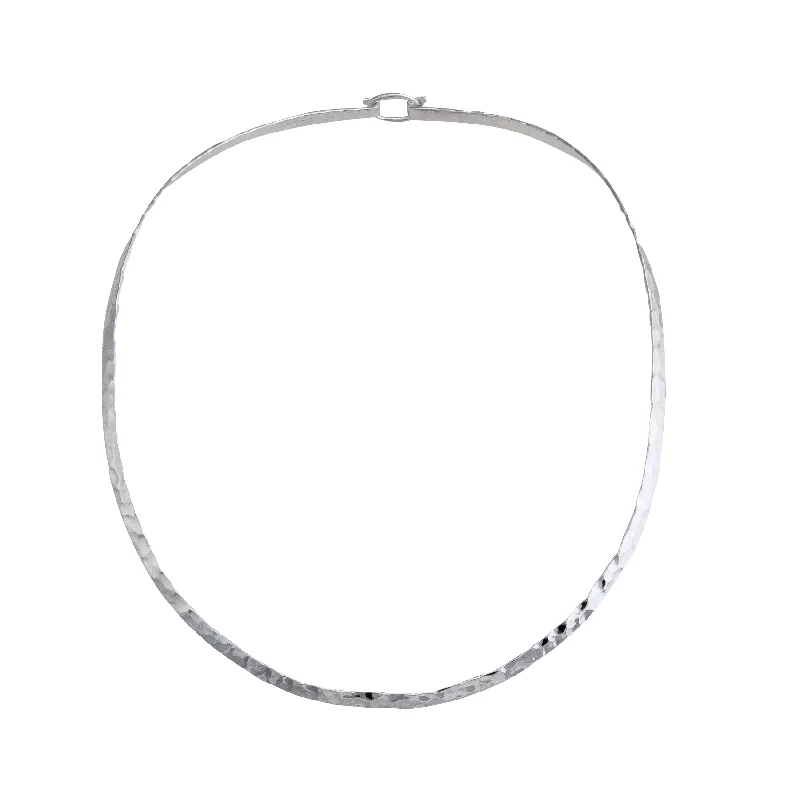 Silver Plated Hammered Round Closed Back Neckwire